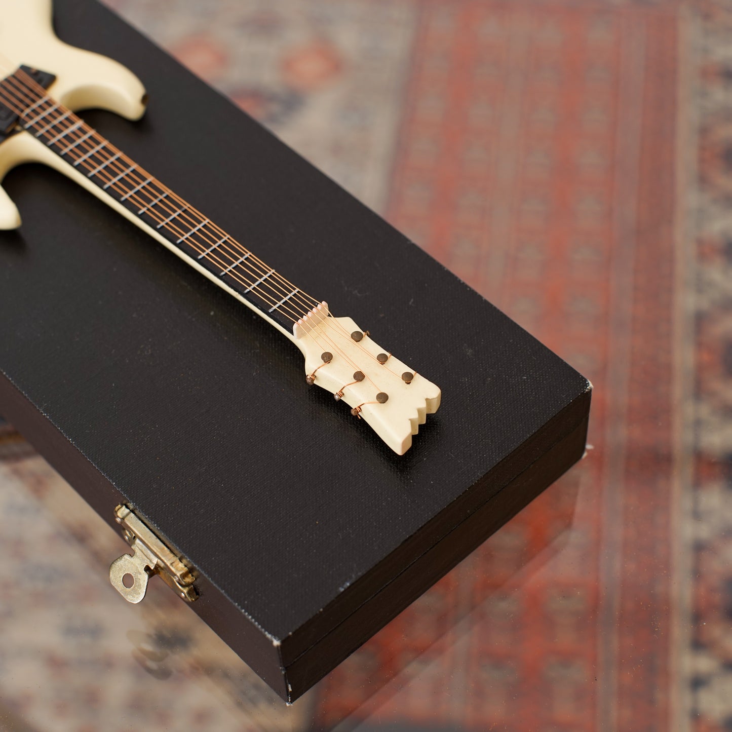 Vintage Guitar Figure with Hard Case エレキギターフィギュア ハードケース付き|ギターストラップ屋が選ぶ古着&雑貨