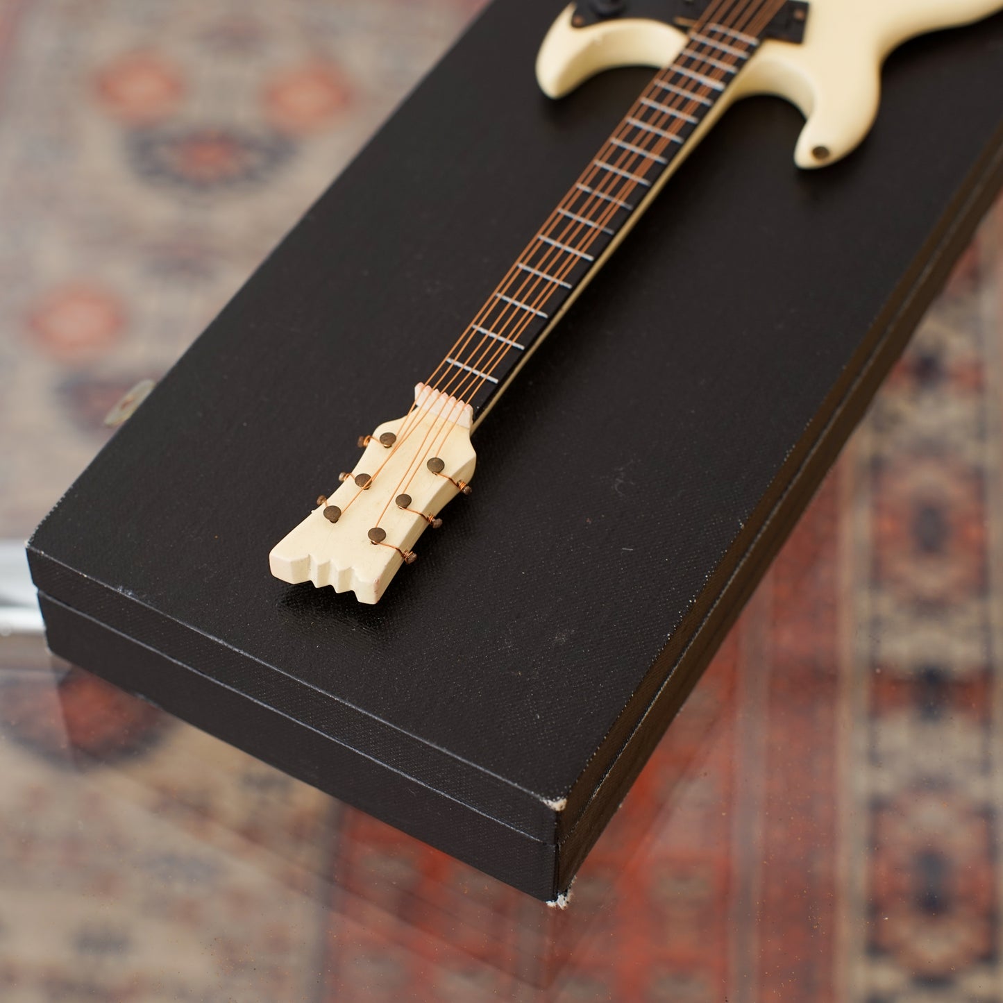 Vintage Guitar Figure with Hard Case エレキギターフィギュア ハードケース付き|ギターストラップ屋が選ぶ古着&雑貨