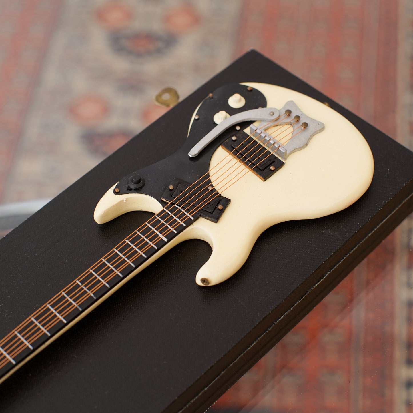 Vintage Guitar Figure with Hard Case エレキギターフィギュア ハードケース付き|ギターストラップ屋が選ぶ古着&雑貨