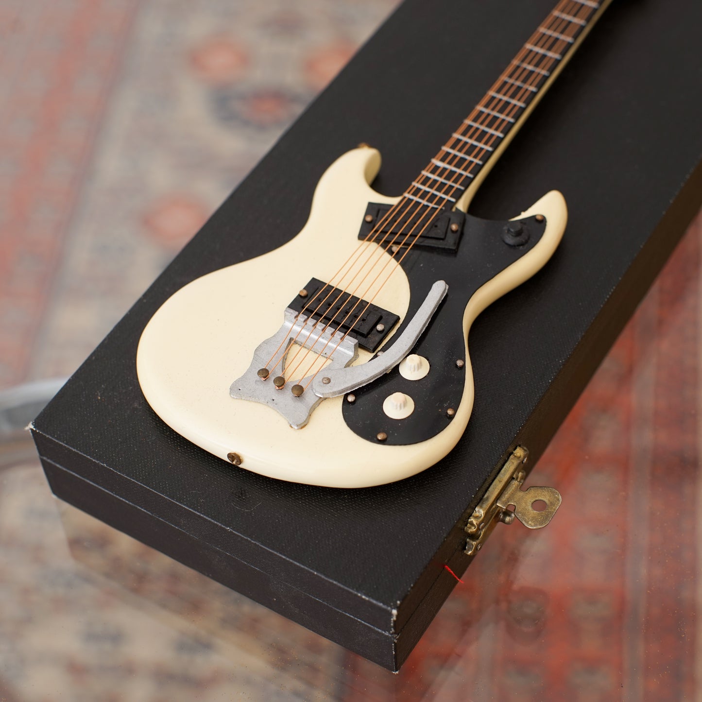 Vintage Guitar Figure with Hard Case エレキギターフィギュア ハードケース付き|ギターストラップ屋が選ぶ古着&雑貨