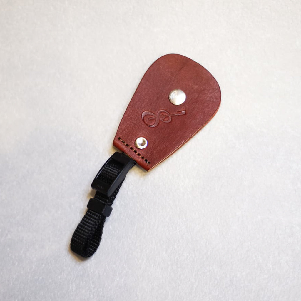 Backstage for Camera | An attachment that turns a guitar strap into a camera strap