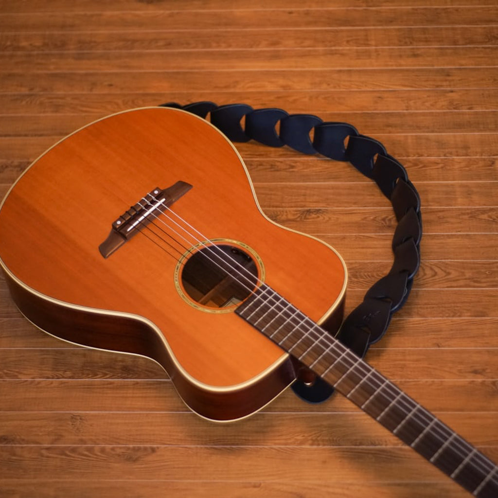 folklore フォークロア|ウロコのようなギターストラップ