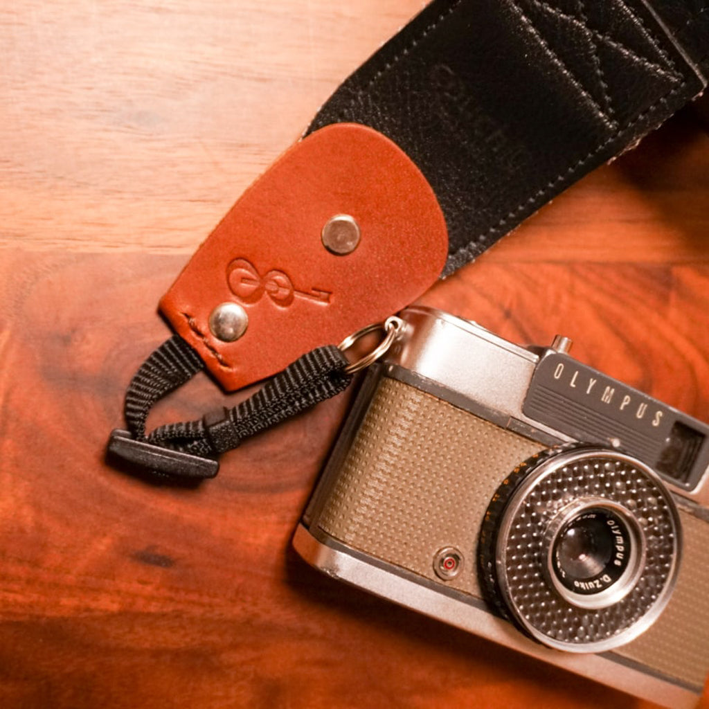 Backstage for Camera | An attachment that turns a guitar strap into a camera strap
