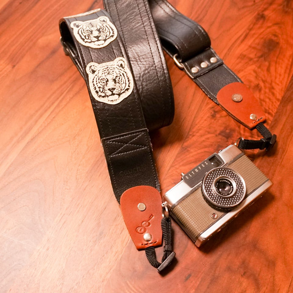 Backstage for Camera | An attachment that turns a guitar strap into a camera strap